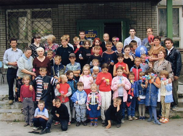 Ryhmäkuva Tiilitehtaan leiriltä 2003